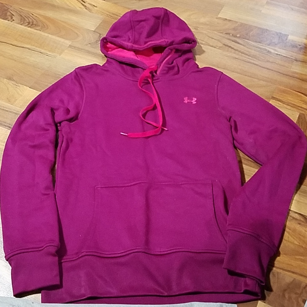 Under armour semi fitted adult small hoodie